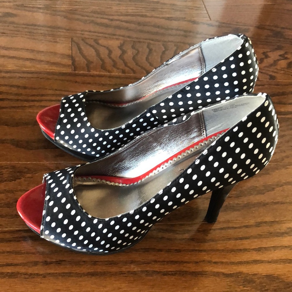 Shoes - Picture 2 of 3